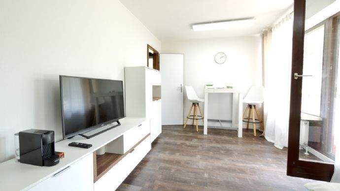 069 TV, Tisch (1 von 1)