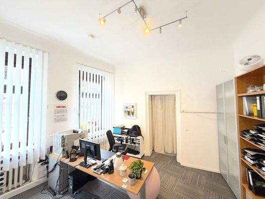 GESCHÄFTSRÄUME ERDGESCHOSS