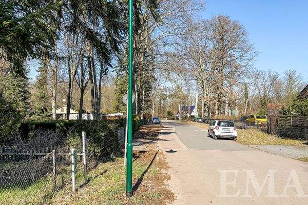 Straße zum Baugrundstück