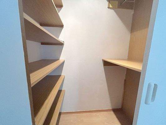 Kleiderschrank