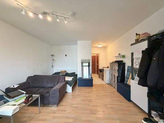 Wohn-/Schlafzimmer, Flur