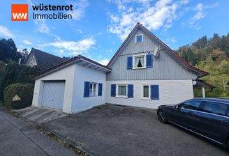 Zufahrt Garage und Stellplätze