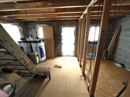 Schutzhütte Innen EG.jpg