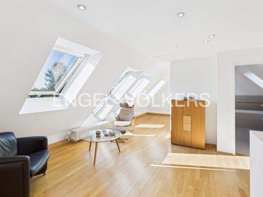 Lounge/Büro/Schlafzimmer DG