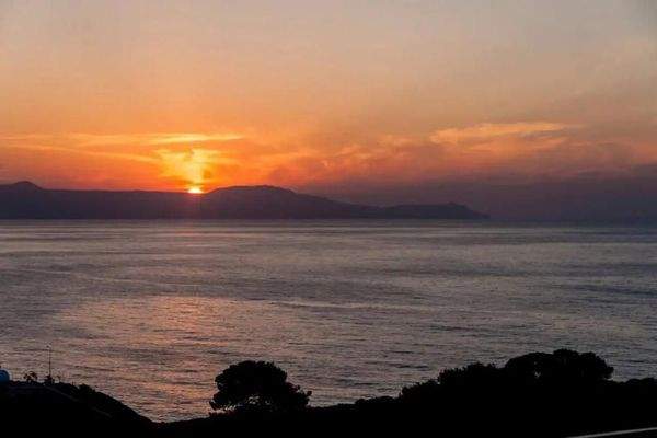 Kreta, Akrotiri: Geräumige moderne Villa mit spektakulärem Blick auf das Meer und die Bucht zu verkaufen