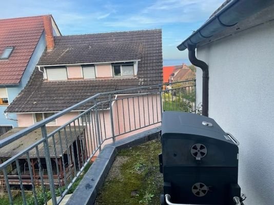 Kleiner Balkon mit Teilseesicht