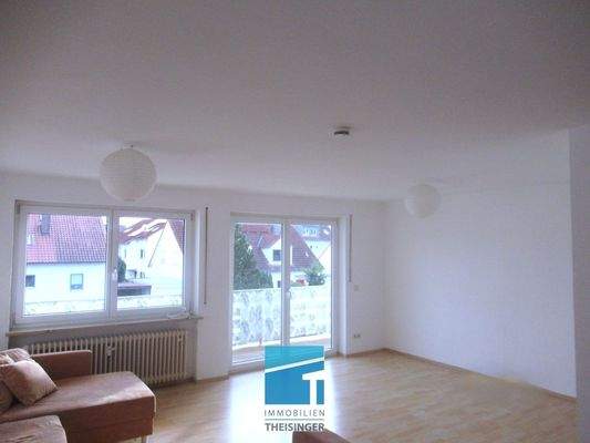 Wohnzimmer  m. Ausgang auf den Balkon