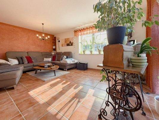 Der Wohnbereich im EG mit direktem Terrassenzugang