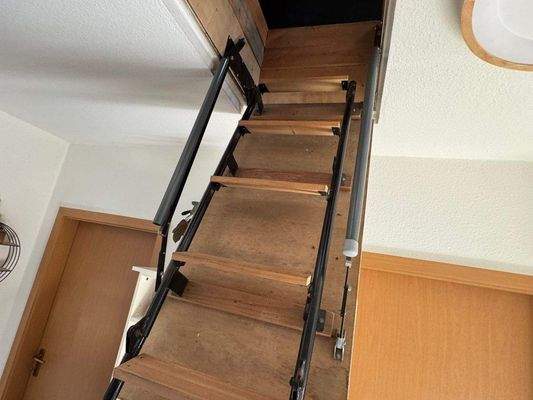 Treppe zum Boden.JPG