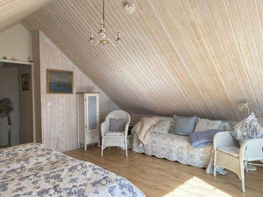 12 Schlafzimmer DG.jpg