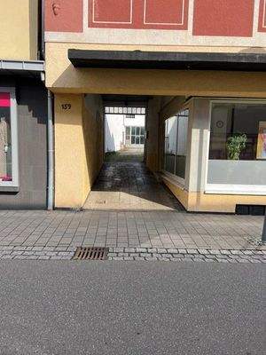 Zugang zu Hof zu Hauseingang