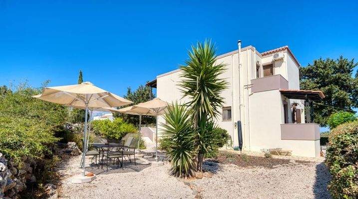 Kreta, Xirosterni: Ruhiges Anwesen in der Nähe des Strandes zu verkaufen