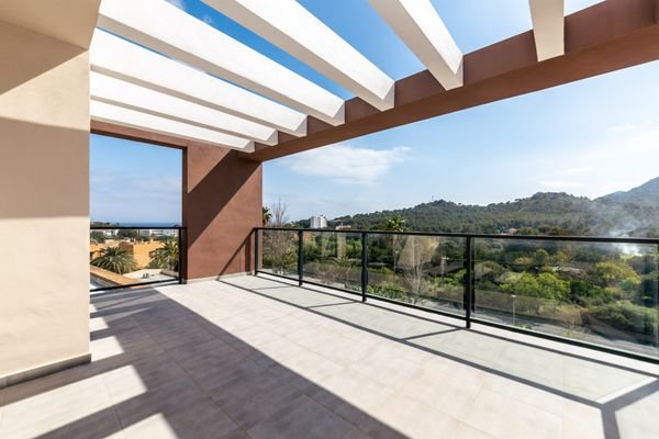 Moderne Penthouse-Wohnung mit Dachterrasse und Gemeinschaftspool in Font de Sa Cala