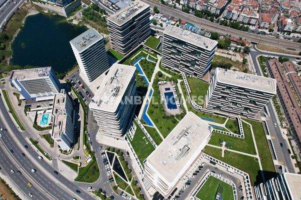 Seafront Flats in a Complex with Pool in Zeytinburnu Istanbul