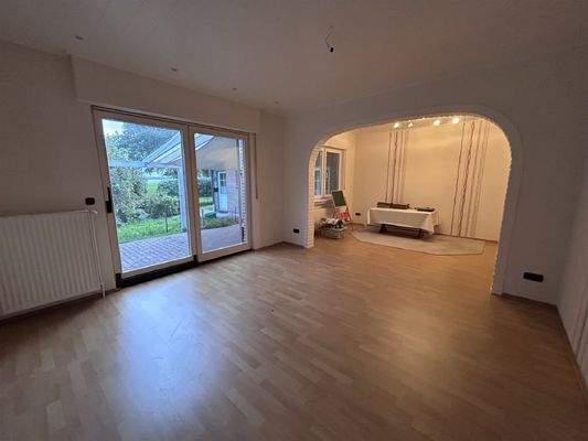 Wohn-/Esszimmer rechtes Haus