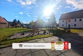 Spielplatz vor dem Haus