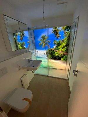 Beleuchtete Duschwand 2