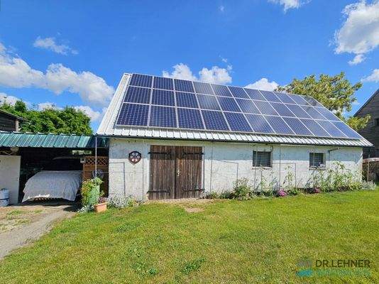 Nebengelass mit PV-Anlage