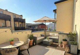 Dachterrasse mit Beispielmöbel