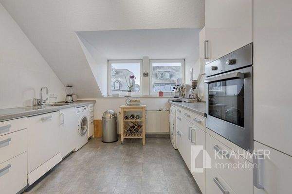 Küche mit Einbauküche