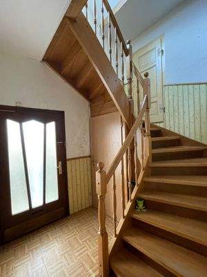 Treppenhaus / hier ins OG