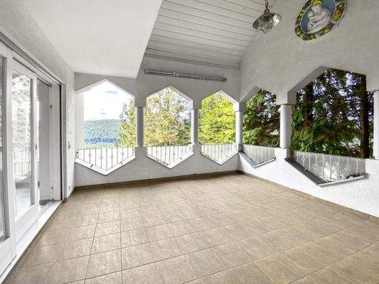 DG Überdachter Balkon