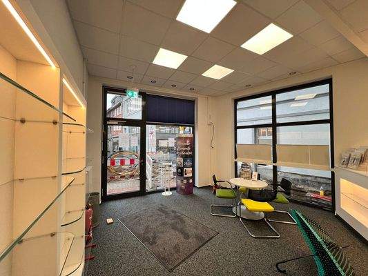 Fläche mit Empfangstresen 