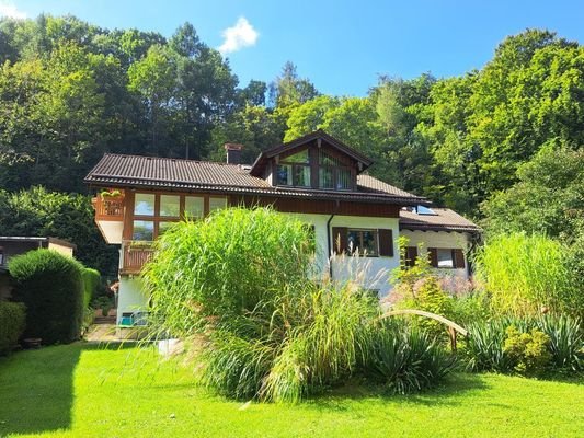 Mehrfamilienhaus mit wunderschönem Garten STA