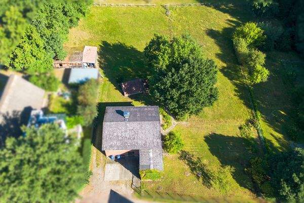 sowie angebauter Werkstatt