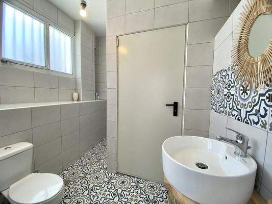 Wunderschön Renovierte Villa mit Meer- und Bergblick zum Verkauf in Xirosterni