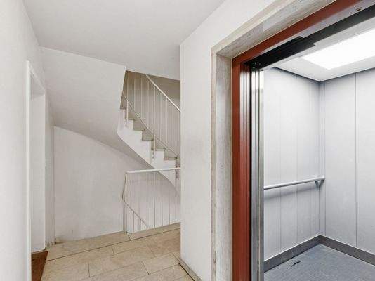 Flur und Aufzug_2