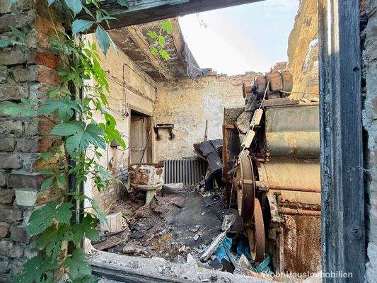 Schweres Gerät im Nebengebäude