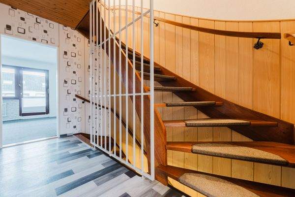 Treppen vom 1. OG zum DG