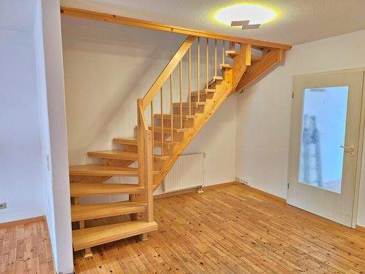 Treppe zum 1. OG.jpg