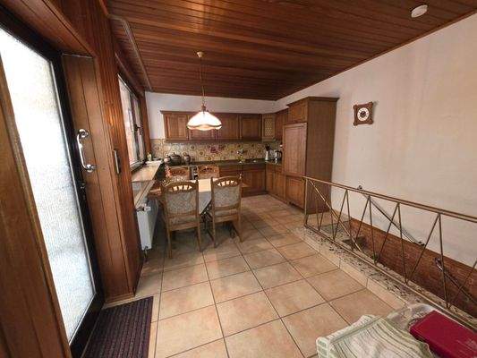 EG Küche Blick von Flur Bild 3.jpg