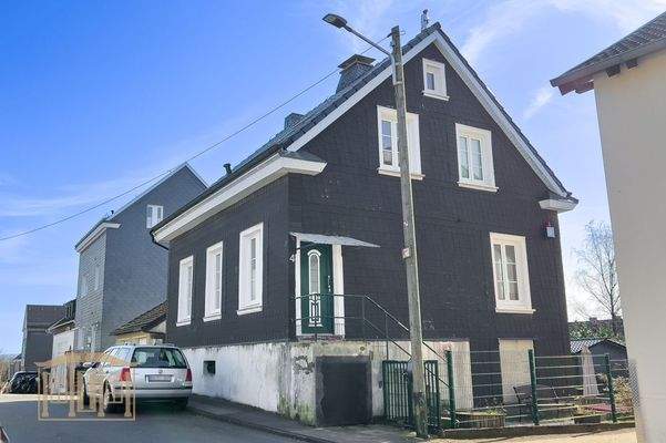 Haupthaus Straßenseite