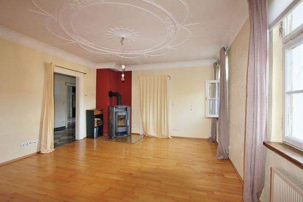 Wohnbereich im Obergeschoss mit Ofen