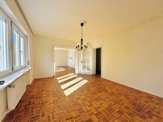 Lichtdurchflutetes Esszimmer