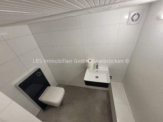 Haus 24 - Kunden-WC KG