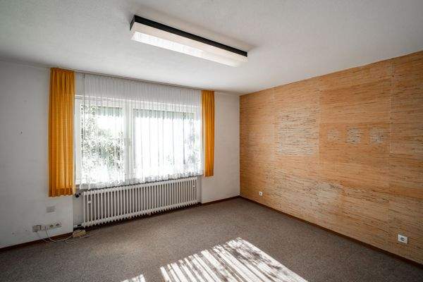 ... sowie ein weiteres wohnlich ausgebautes Zimmer