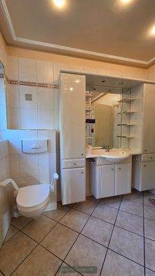 1. OG Badezimmer - hell und freundlich