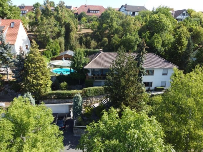 Provisionsfrei - EFH mit Einliegerwohnung, Pool, Sauna, Garten und sehr viel Wohnkomfort in Obernbreit