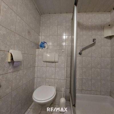 1.OG Wohnung 1 Badezimmer mit Toilette