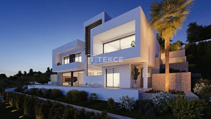 4 Bedroom Villa with Sea View in Altea Alicante