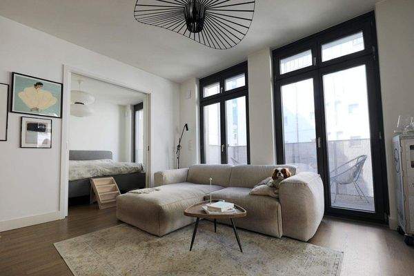 Wohnzimmer mit offener Küche 