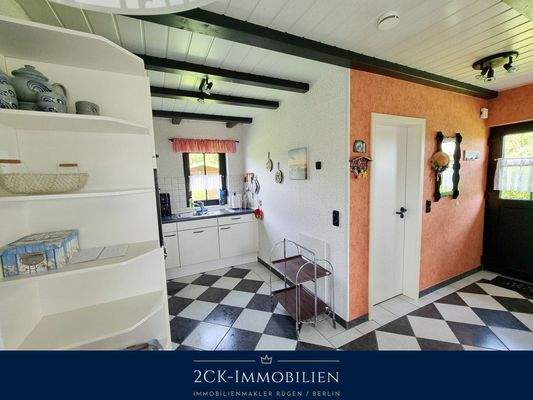 Flurbereich mit Küchenansicht