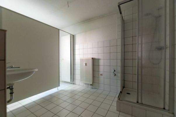 Bad mit Dusche, abgetrenntem WC und WM-Anschluss