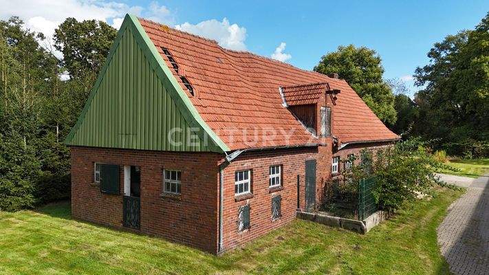 Schweinestall (Baufällig, defektes Dach)