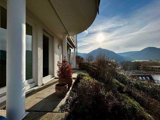 Teilüberdachte Terrasse