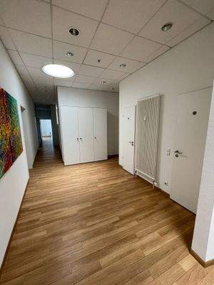 Flurbereich zu den Büros (1).jpg